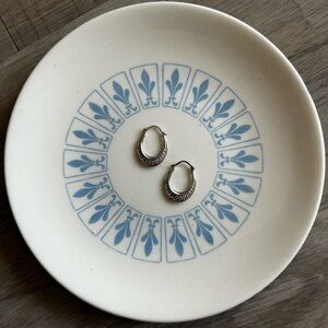 Vintage 10K White Gold Grecian Hoops